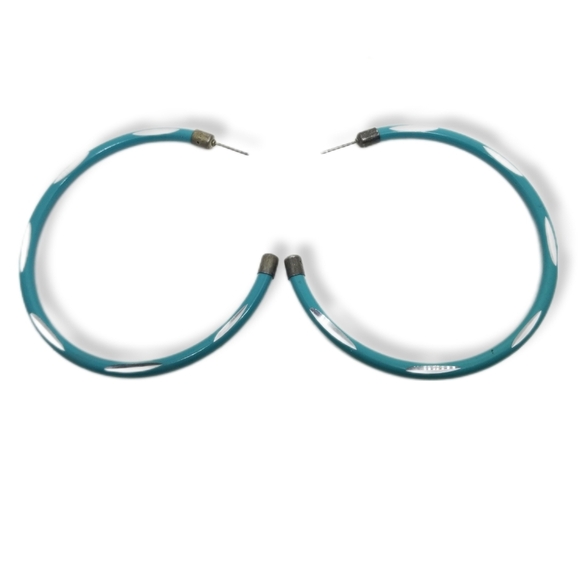 VINTAGE 1970s LARGE TURQUOISE BLUE  ENAMELED HOOP EARRINGS WITH DIAMOND CUTS - Picture 1 of 5